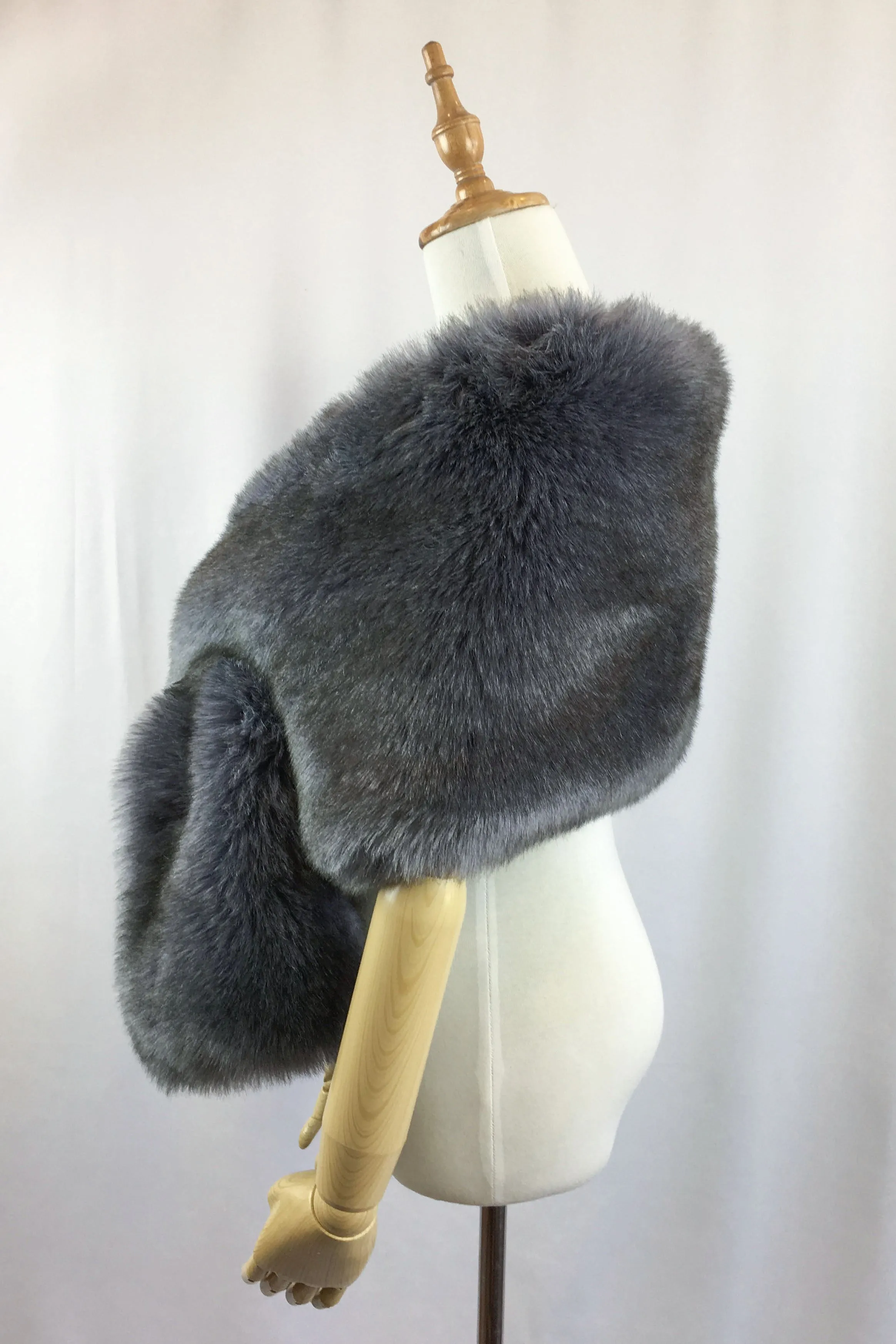 Dark Blue / Gray Faux Fur Shawl (Lilian DGry01)