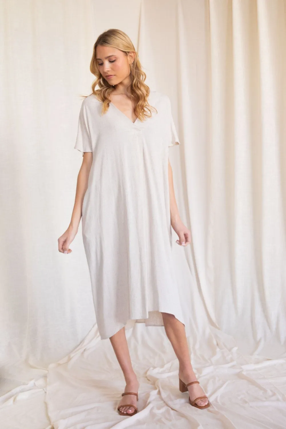 Linen maxi dress with a v neckline and side pockets (multiple colors available)