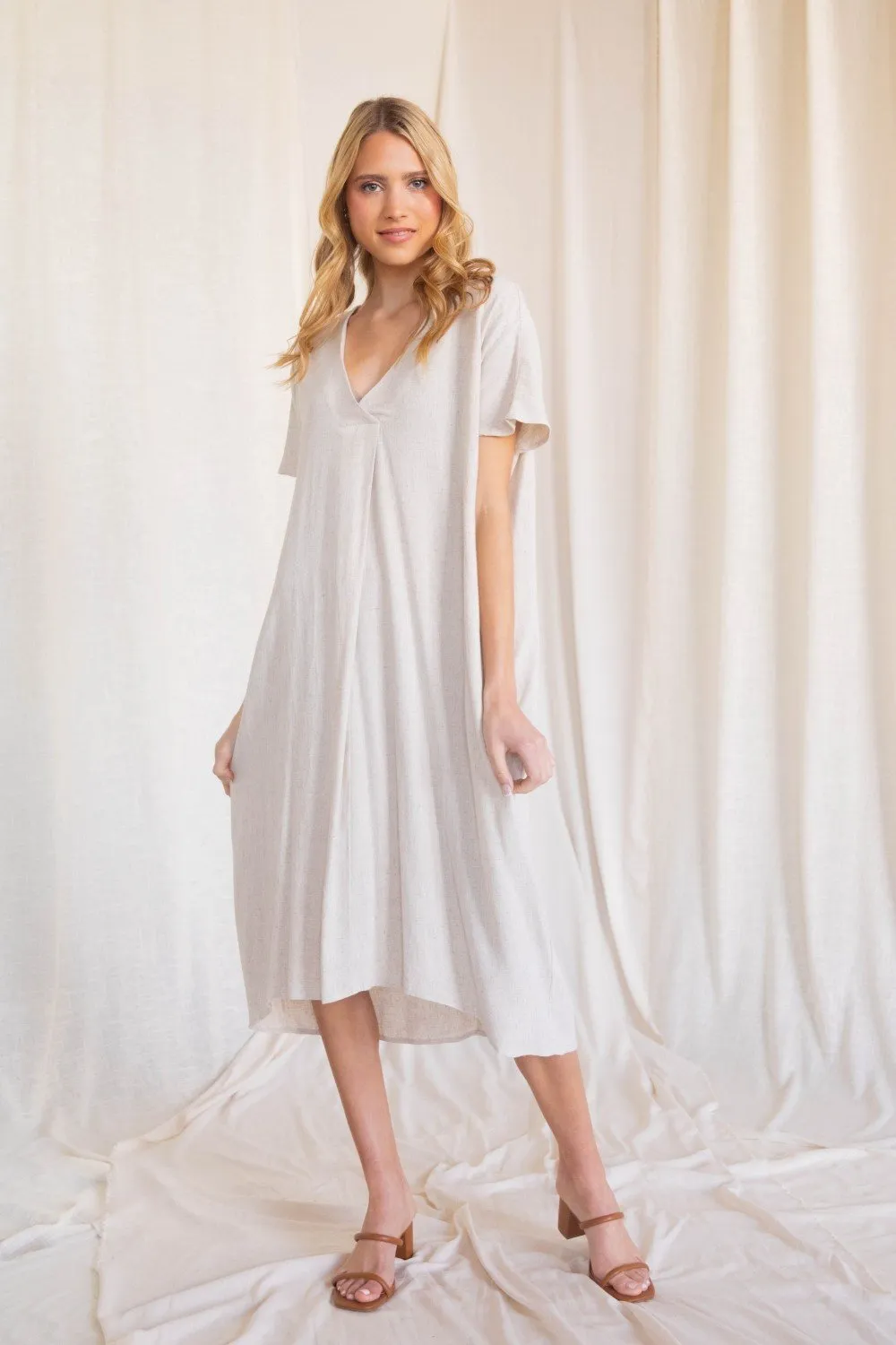 Linen maxi dress with a v neckline and side pockets (multiple colors available)