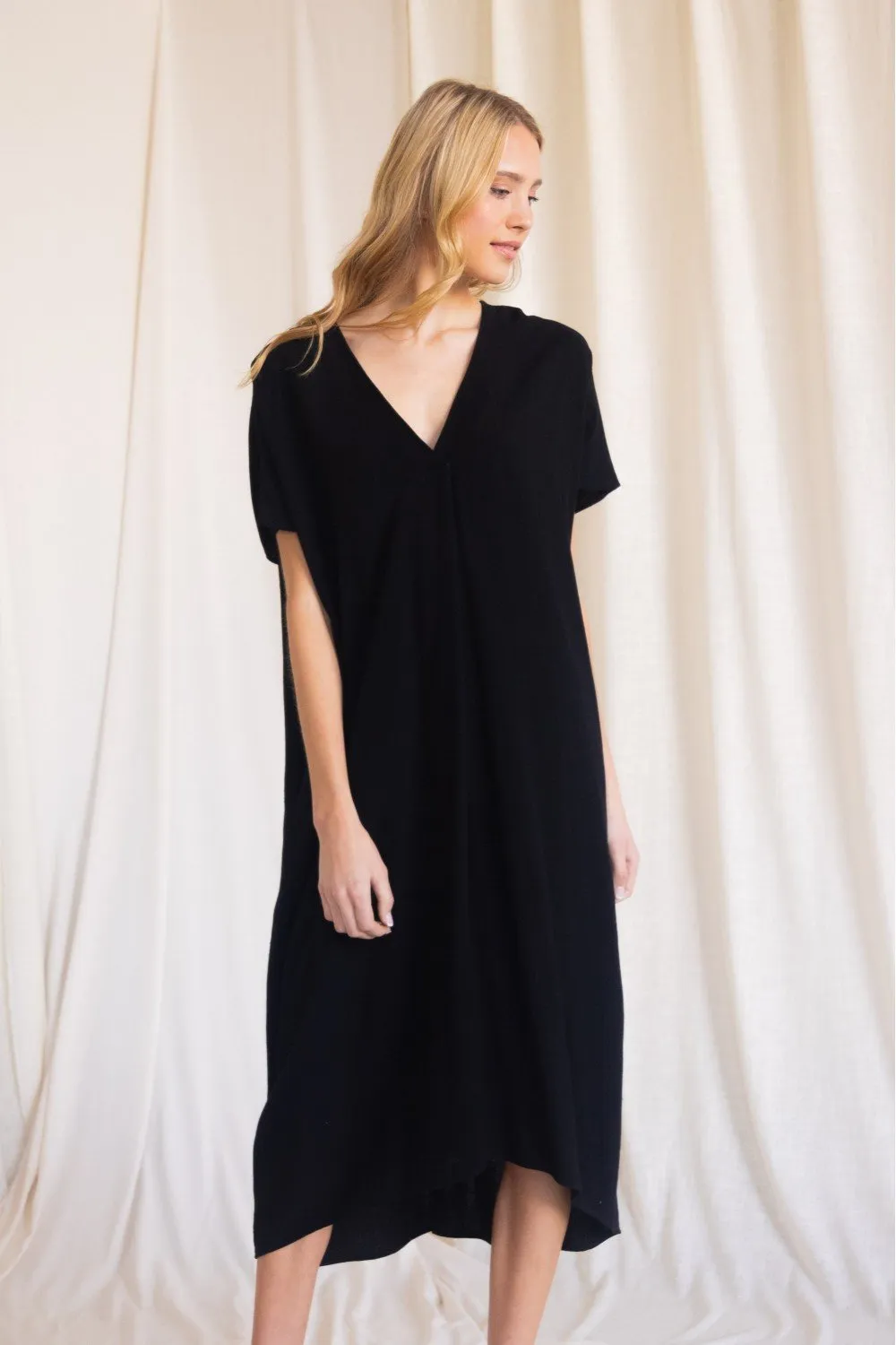 Linen maxi dress with a v neckline and side pockets (multiple colors available)