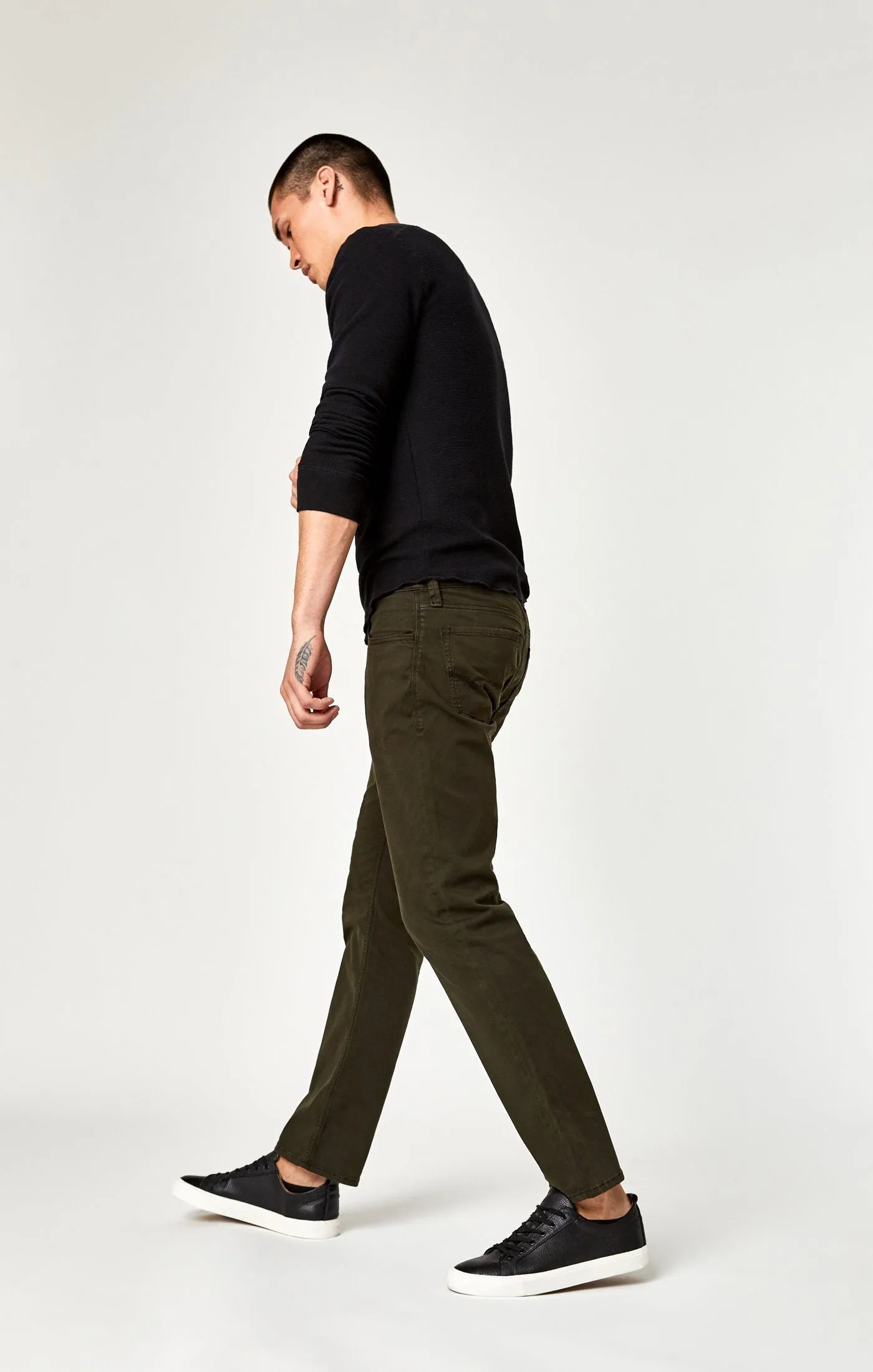 ZACH STRAIGHT LEG IN DARK GREEN TWILL