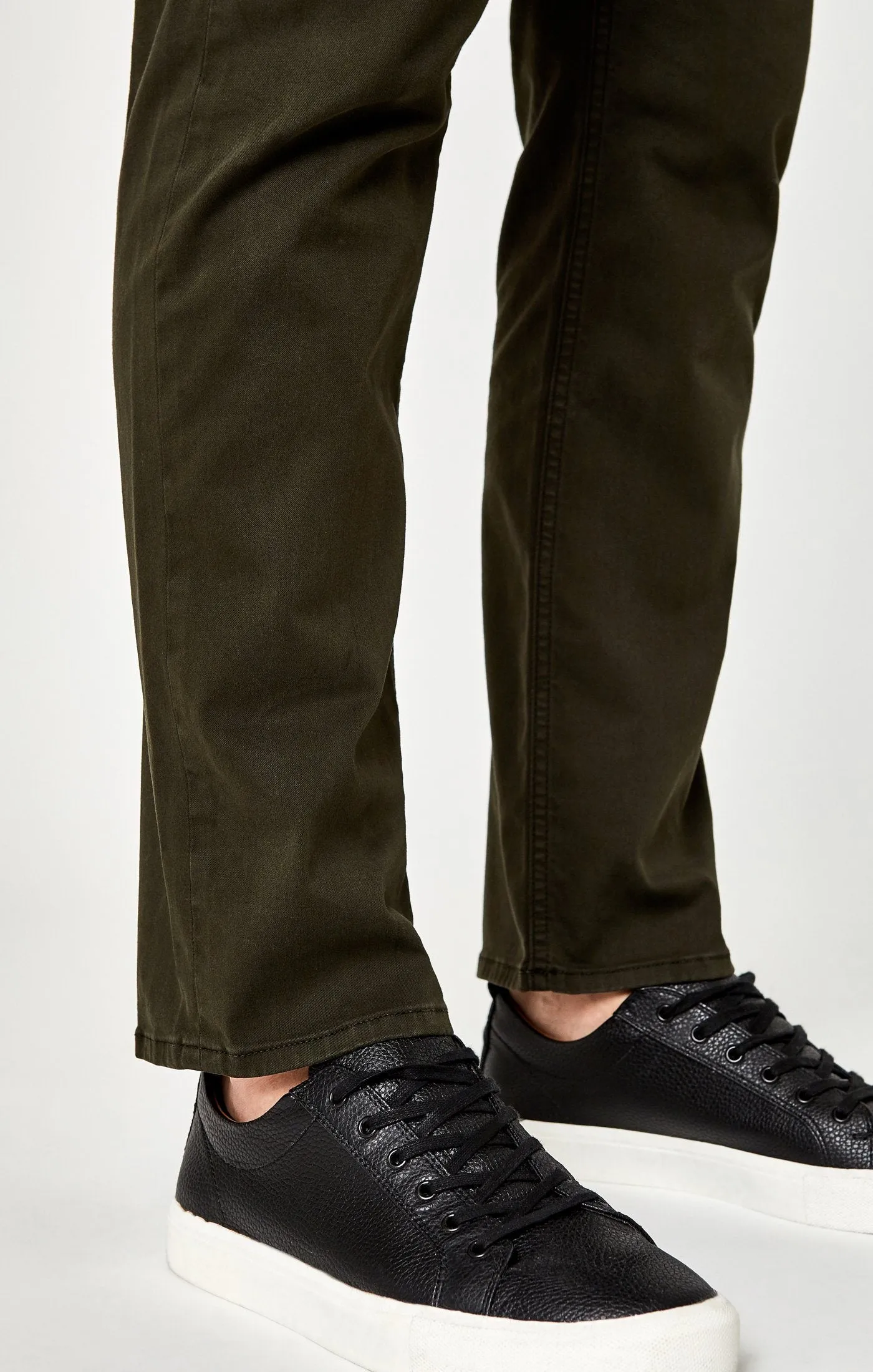 ZACH STRAIGHT LEG IN DARK GREEN TWILL